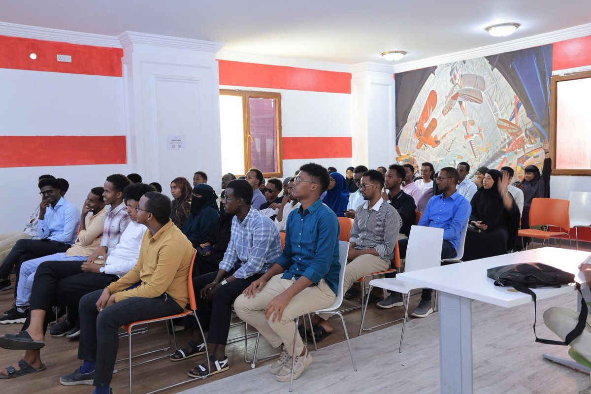 ACMogadishu's tweet image. Young professionals and students gathered to discuss essential skills for the future of work, covering topics like digital literacy, adaptability, innovation, and career growth in a tech-driven world. The session emphasized strategies for staying relevant in a fast-changing job.