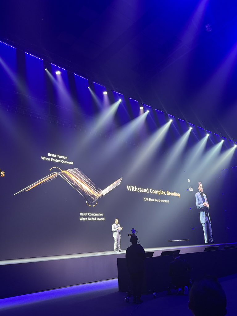 ihoo7's tweet image. اول هاتف بالعالم يطوي للداخل و الخارج

#UnfoldtheClassic, #HUAWEIMateXT, #ULTIMATEDESIGN