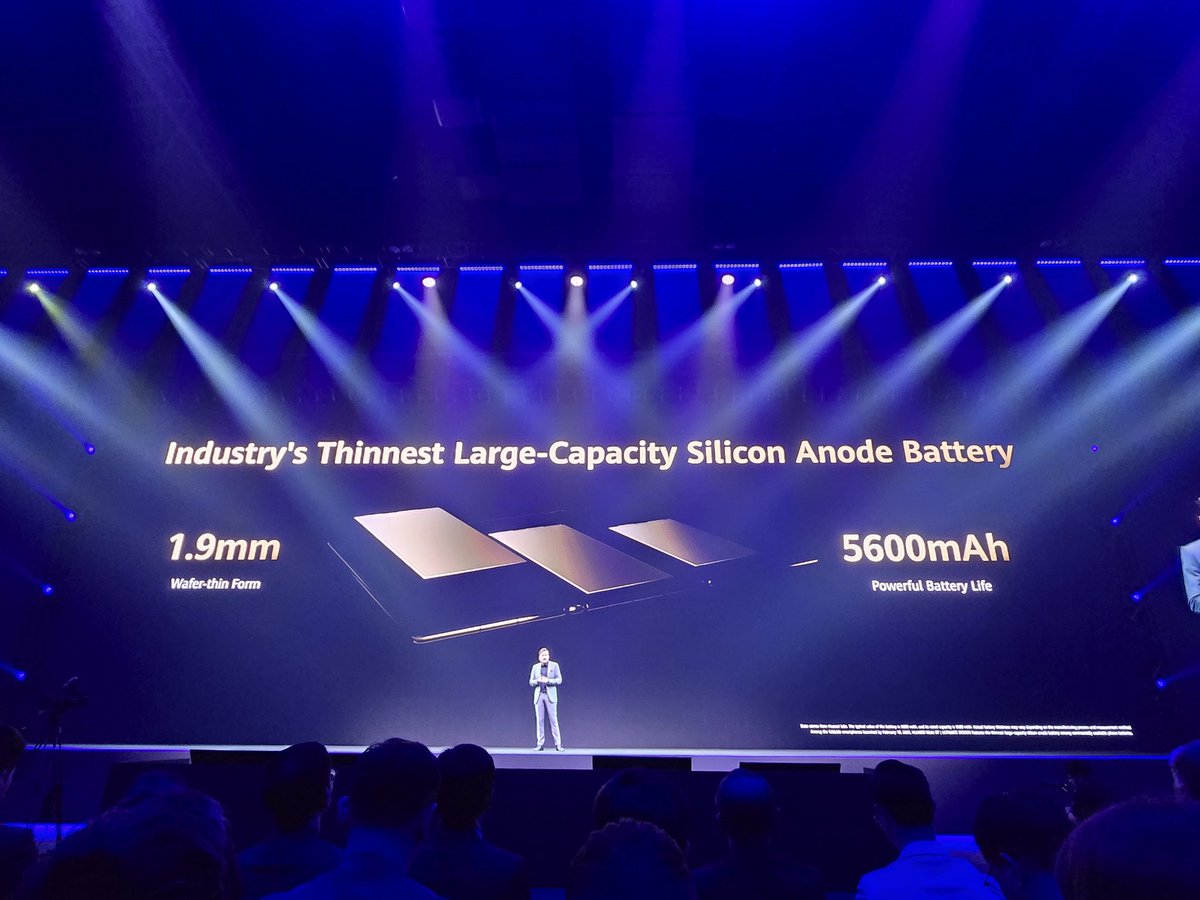 falsaif's tweet image. جهاز واحد فيه ثلاث شاشات 

هذا اللي سوته هواوي مع جهازها الجديد MateXT اللي ينطوي مرتين .. وأكبر شاشة فيه حجمها 10,2 انش !

والبطارية بسعة 5600mAh 

#UnfoldtheClassic #HUAWEIMateXT #ULTIMATEDESIGN