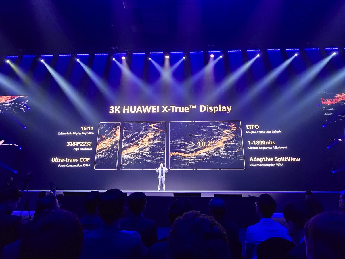 falsaif's tweet image. جهاز واحد فيه ثلاث شاشات 

هذا اللي سوته هواوي مع جهازها الجديد MateXT اللي ينطوي مرتين .. وأكبر شاشة فيه حجمها 10,2 انش !

والبطارية بسعة 5600mAh 

#UnfoldtheClassic #HUAWEIMateXT #ULTIMATEDESIGN