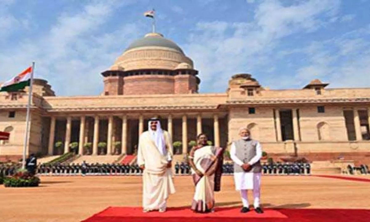 Navya744's tweet photo. Today, PM Modi and President Droupadi Murmu welcomed the Amir of Qatar, Tamim bin Hamad Al Thani, at Rashtrapati Bhavan. The Amir will hold discussions with top ministers and meet the President. #IndiaQatarRelations #Diplomacy

For more visit here: https://t.co/bPsczmVmCI https://t.co/AzKb0RyHwH