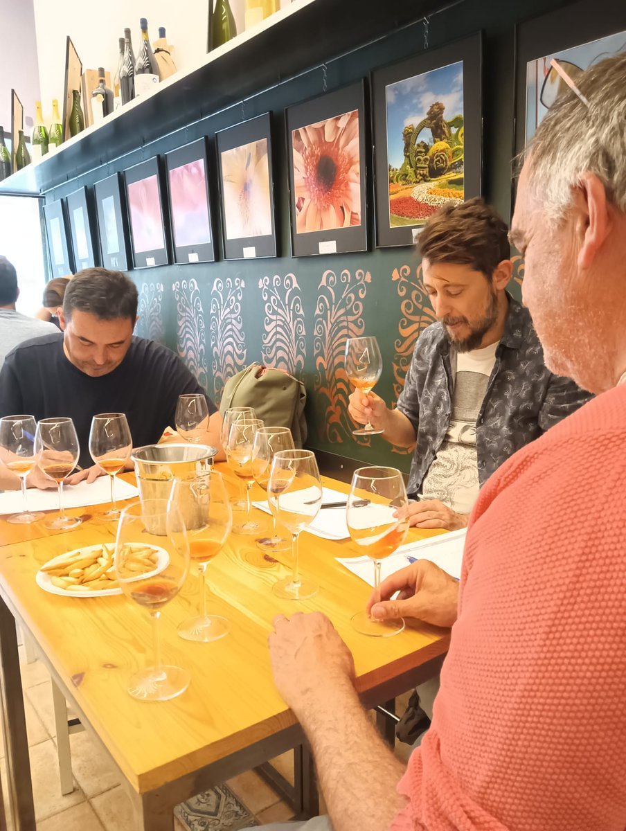 Ja toquem a #Carnaval, i n'hi ha que ja pensem en la primavera.
Ja teniu preparats els #LicorsCasolans? Els haureu de presentar durant el més d'abril, com sempre, al <a href="/MonVi_Enologia/">MónVi</a>!
#SPRibes #ConcursdeLicors