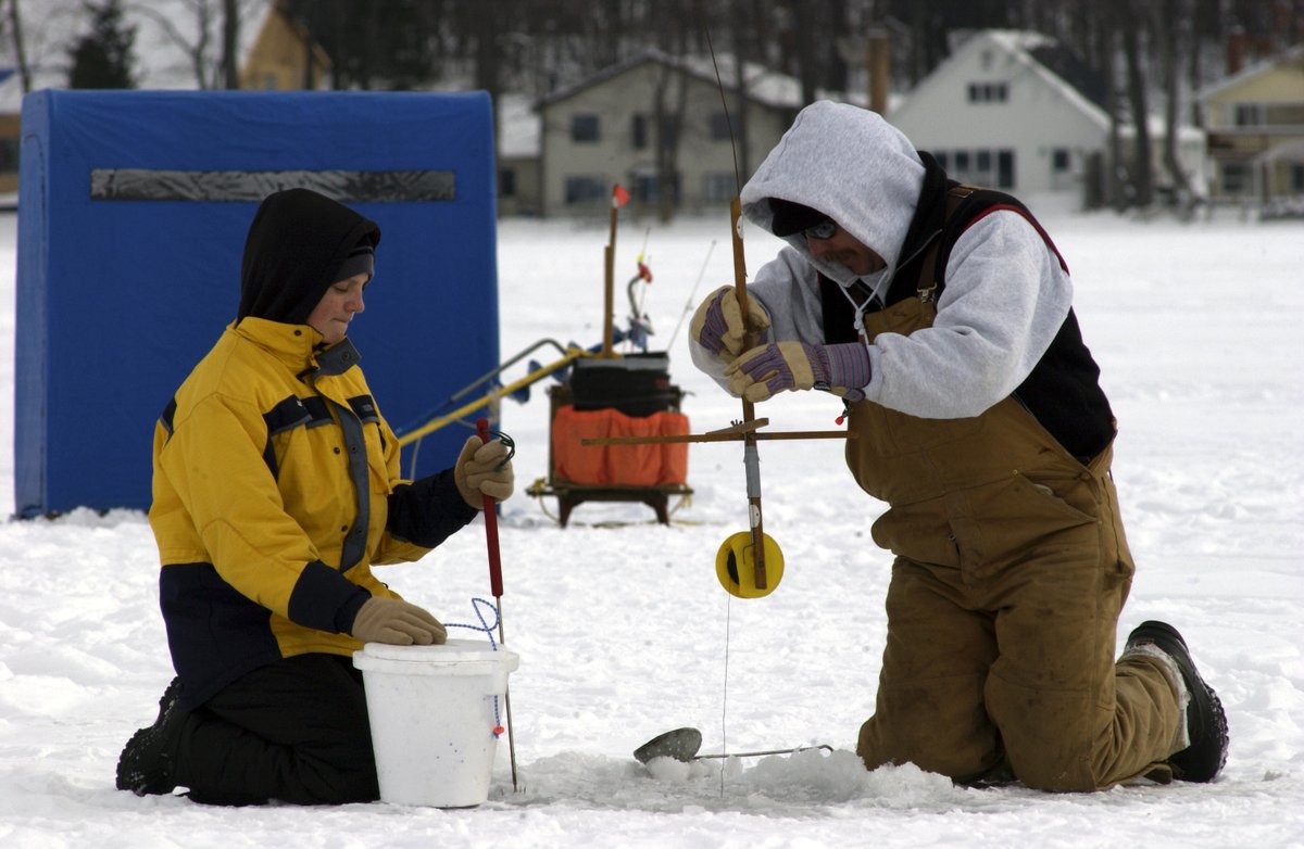 You can help prevent the spread of invasive species even in the winter!

When you’re out ice fishing, dispose of unused bait in the trash. Never dump it in the water, leave it on the ice, or transfer it to a new waterbody.
#GLAISwinterblitz #NotMiSpecies