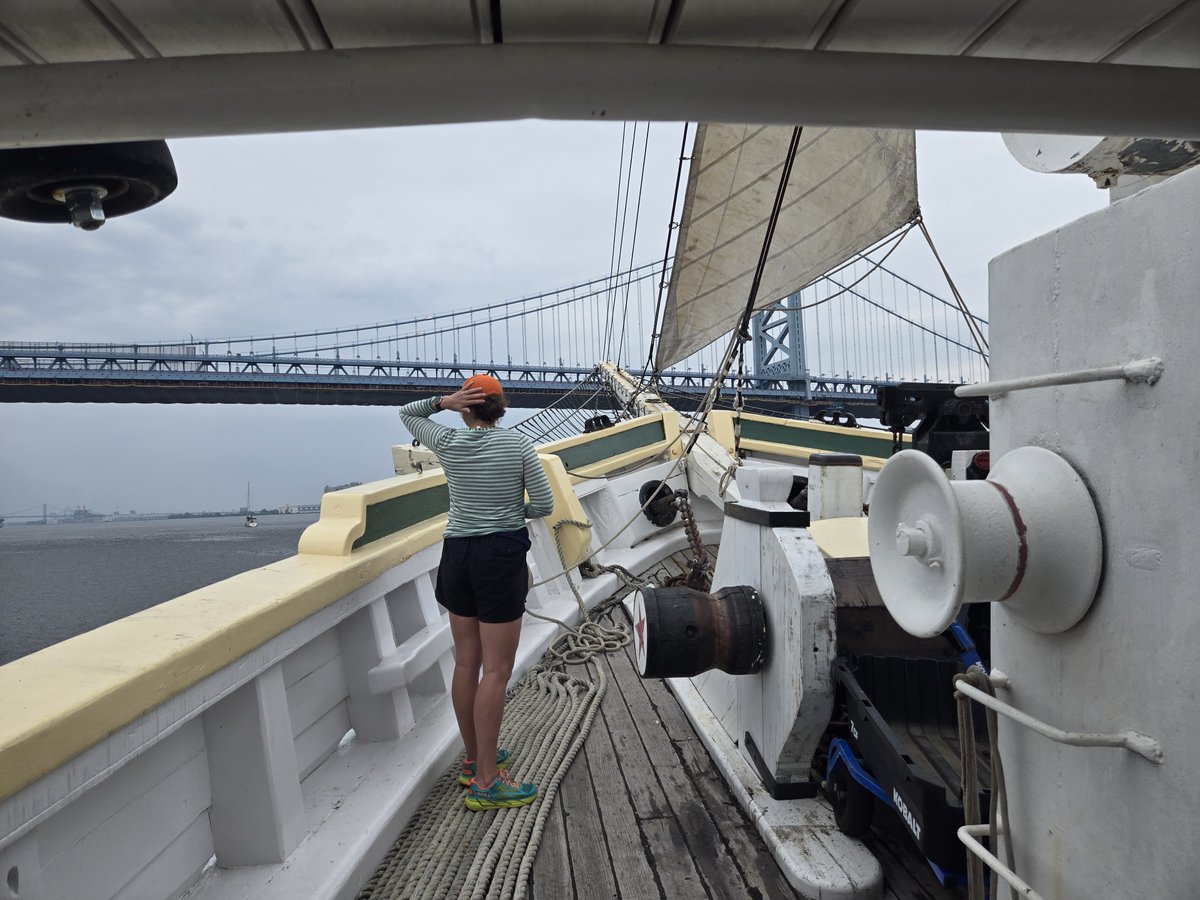 philashipguild's tweet photo. The Delaware looks good this time of year! Why don't you see for yourself and volunteer on the Gazela today?  #tallshipgazela #gazela #philashipguild #philadelphia https://t.co/wsPhKMqpui
