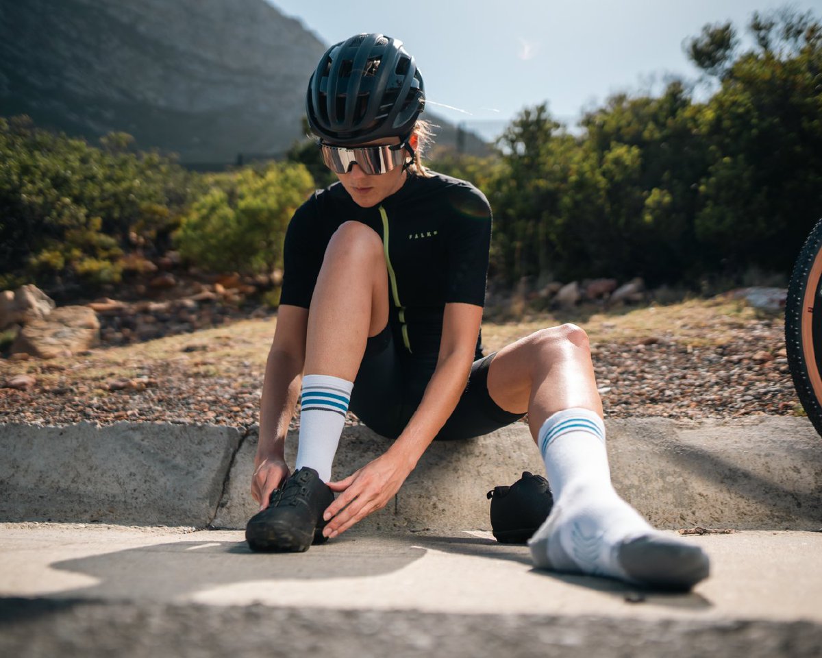 FalkeSA's tweet photo. Choose FALKE cycling socks for the Cape Town Cycle Tour! 🚴♂️ Enjoy targeted pressure relief, boosted circulation ,moisture control & protected feet for all-day comfort. #RideSmart with FALKE! 🧦
Shop online: https://t.co/Q5ABzpmBvV
#FALKESA #WithYouEveryStep #CTCT2025 https://t.co/JLmTILrm6r
