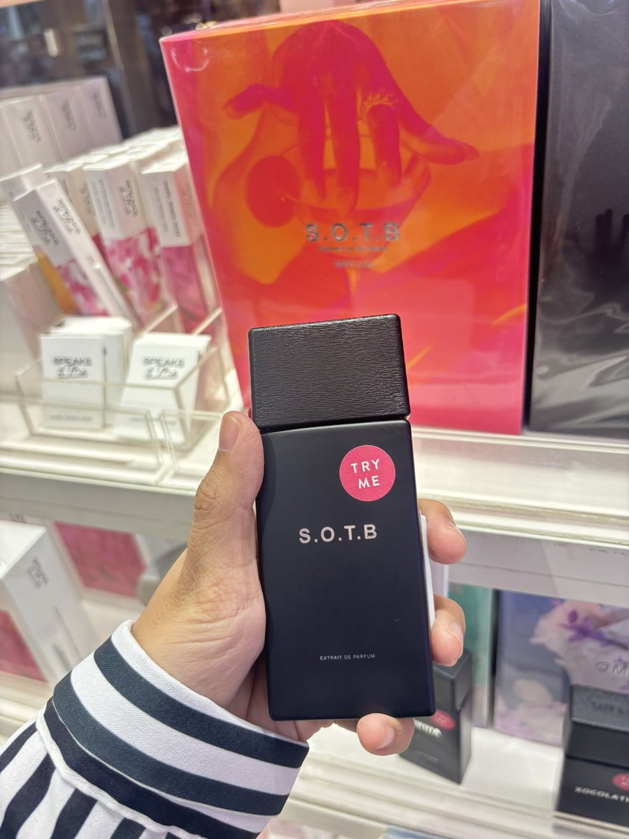 Perfume lokal Indo for Raya, why not?! As low as RM79 jur all the way from Jakarta ✈️

Alchemist - Clean &amp; refreshing scent
Nevernot - Unique packaging!
HMNS - Luxurious &amp; tahan lama!
Saff &amp; Co - EXTRAIT tapi as low RM79 je?!!

Pilih je nak yang mana 🫣❤️
t.me/shopjakartamy