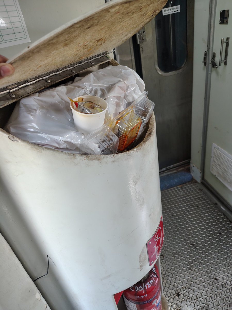 ManishT6482572's tweet photo. @RailwaySeva @DrmChennai Please act immediately https://t.co/hM6S2M2Und