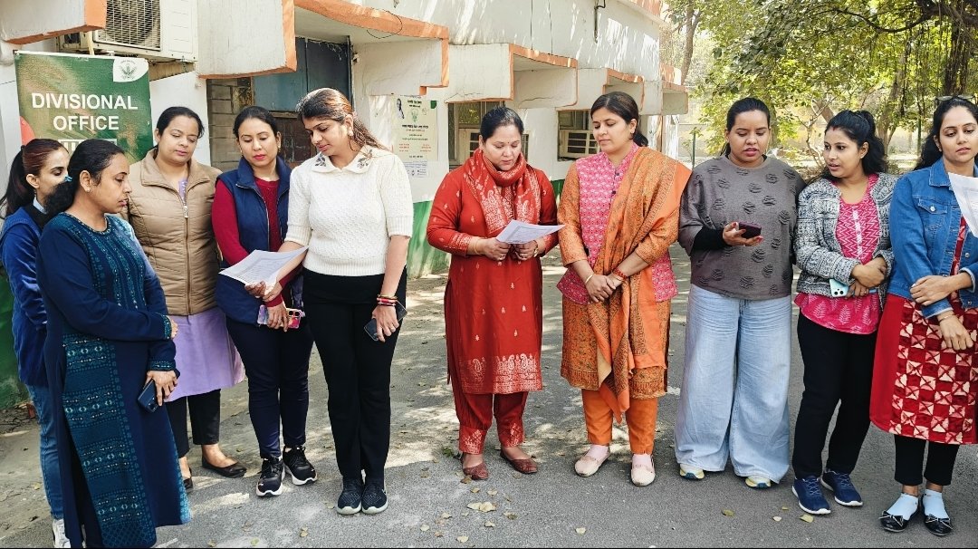 MayapuriO's tweet photo. स्वच्छता अभियान 2025 के तहत #भारतीय_खाद्य_निगम, मण्डल कार्यालय, मायापुरी में स्वच्छता अपनाने के लिए शपथग्रहण ।  
#CleanlinessDrive #CleanlinessPledge #Pledge #CleanIndiaMission #SwachhBharat #SwachhataAbhiyan #CleanAndGreenIndia #SwachhataCampaign https://t.co/EfahXxd41w
