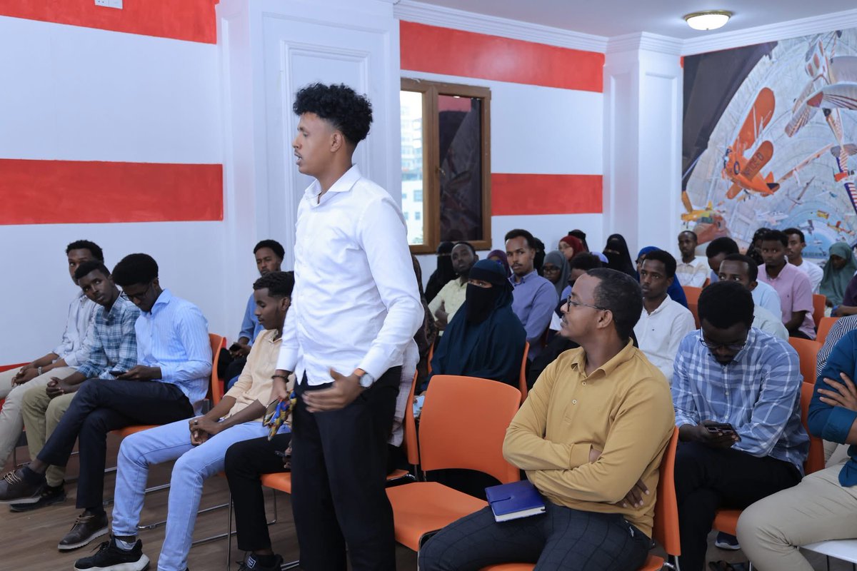 ACMogadishu's tweet image. At @ACMogadishu, we empower young professionals with space to connect, collaborate, and shape the future of work. Our latest event sparked insightful discussions and new opportunities for youth-driven innovation! #ACMogadishu #acmogadishu #ACAmbassadors
