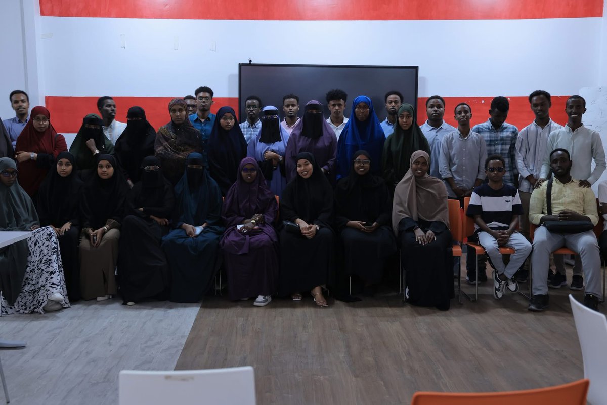 ACMogadishu's tweet image. At @ACMogadishu, we empower young professionals with space to connect, collaborate, and shape the future of work. Our latest event sparked insightful discussions and new opportunities for youth-driven innovation! #ACMogadishu #acmogadishu #ACAmbassadors