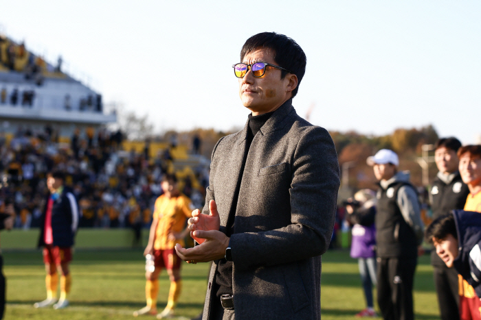 Lee Jung-hyo's thoughts on J. League teams' #ACLE performances: "Japanese teams have a clear football philosophy. Kawasaki Frontale impressed with their high pressing and build-up play, while Vissel Kobe relied on physicality and a direct style of football. Yokohama F. Marinos