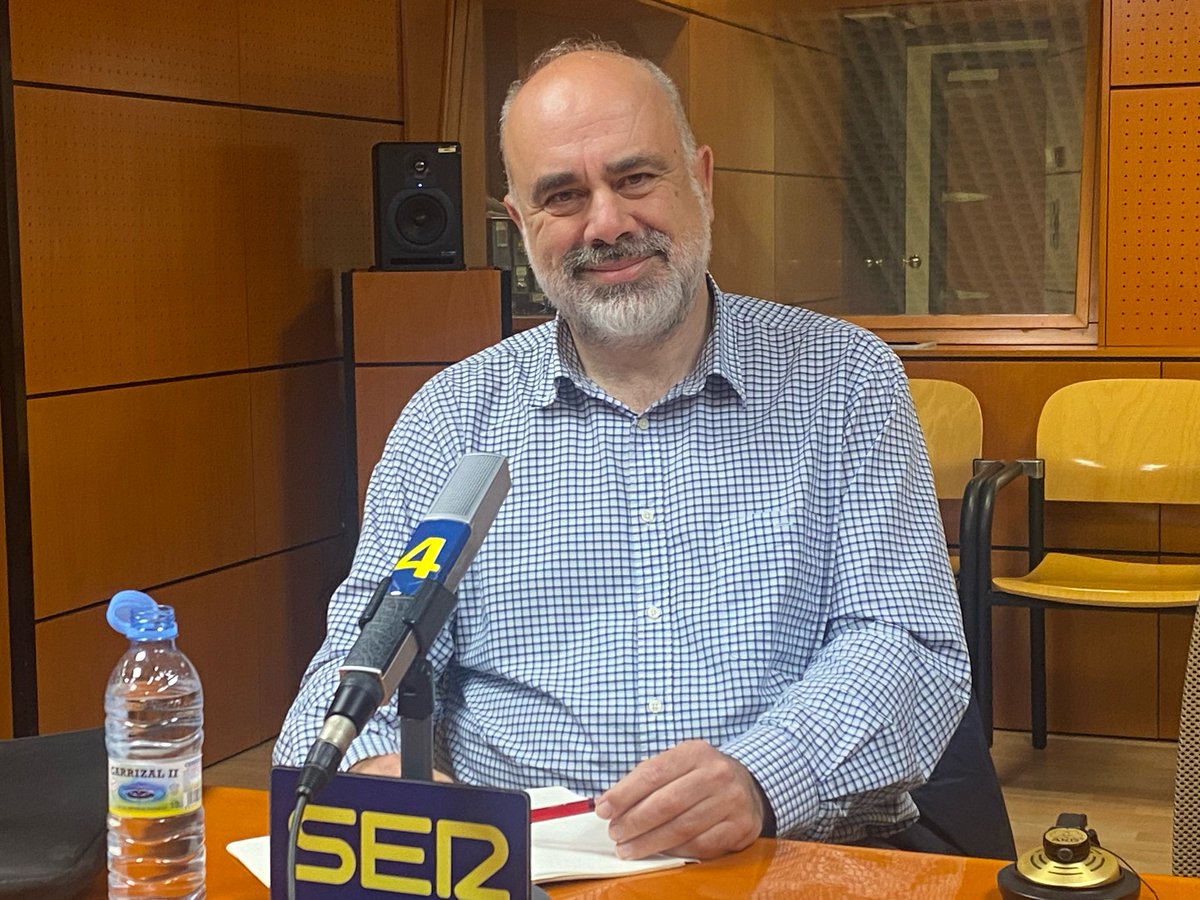 El sociólogo Pau Mari Klose está en #LaRebotica. Detalla uno de los fenómenos más llamativos, el de la pobreza laboral. "Un 10% de los trabajadores, a pesar de tener un contrato, están en situación de vulnerabilidad porque están en precariedad".