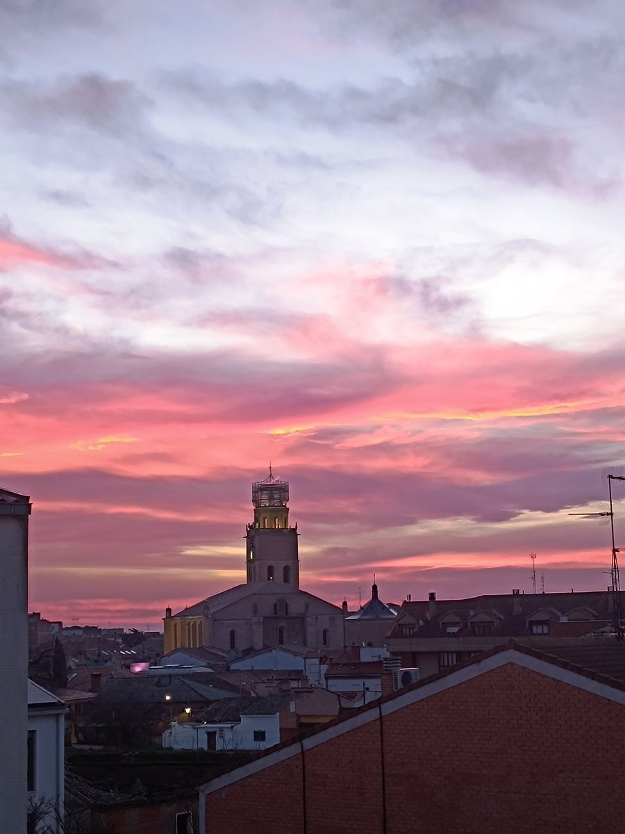 Amanece en #MedinaDelCampo <a href="/AyuntamientoMDC/">Ayto. MedinadelCampo</a>