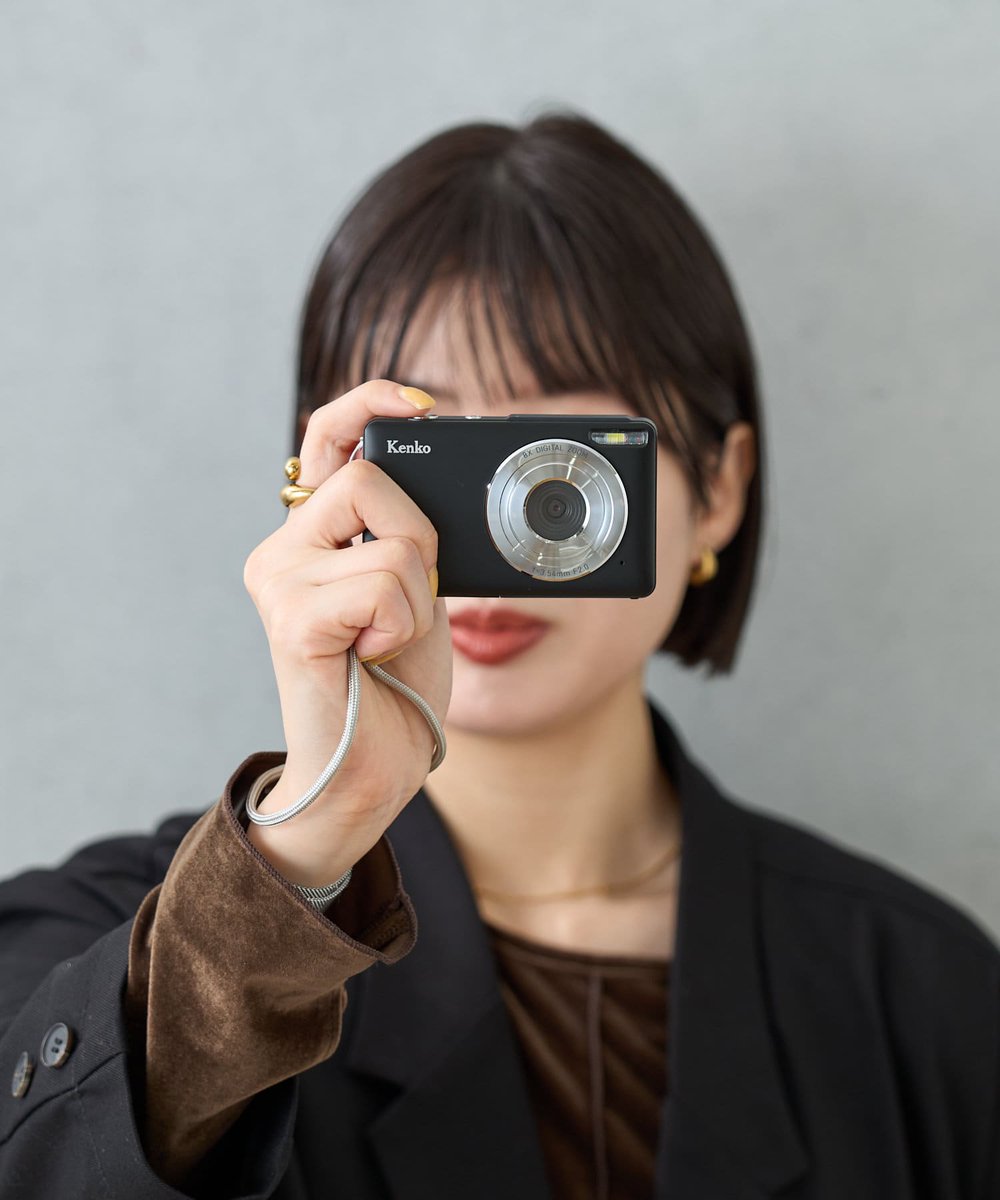 ポケットに入るコンパクトサイズ】 軽量でコンパクトな500万画素の