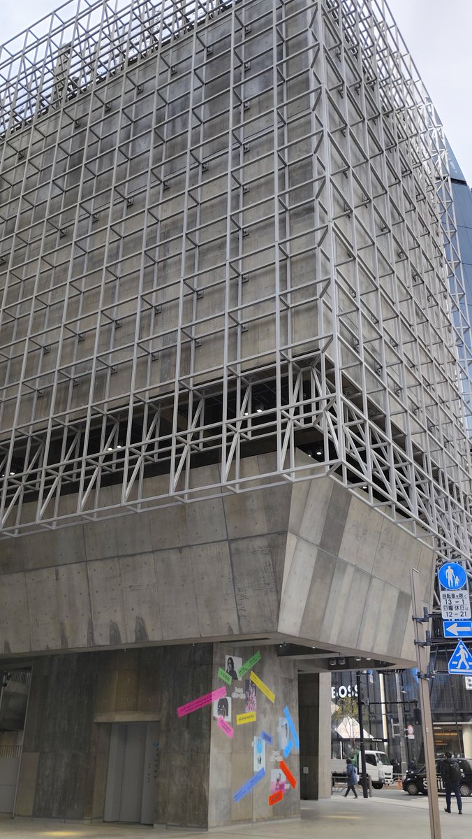 今日は通院の後、足慣らしに長めの散歩。
東京駅から有楽町に南下して、一度行ってみたかった銀座ソニーパークに。
朝ご飯というかお昼というかは有楽町のボロネーゼ（とワイン）だけのお店。