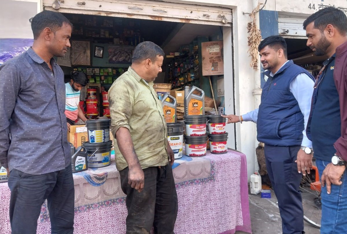 SetcoAutomotive's tweet photo. We brought top-quality Setcoil lubrication solutions to mechanics in Jaipur through an engaging Corner Meet at Jaipur!
- Advanced engine protection
- Extended durability &amp; performance
- Preferred choice of professionals

#SetcoAutoSystems #ClutchLeaders #Setcoil #Lubricants https://t.co/7DNpWdKjwk