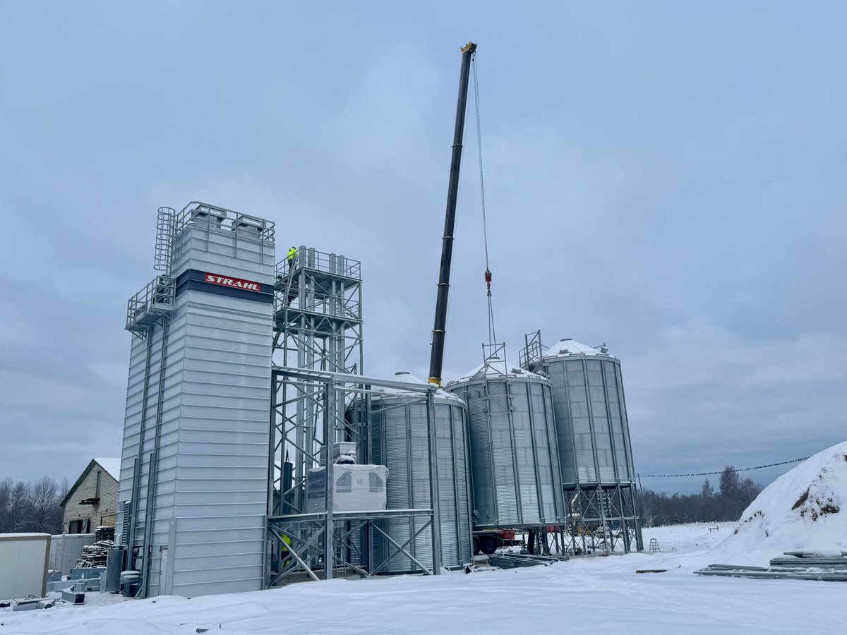 Lifting 💪🏿 the grainsilos to the 🔝
Tough work 🥶 in -13,5 ❄️
sia Grīnis organic farming 🇱🇻