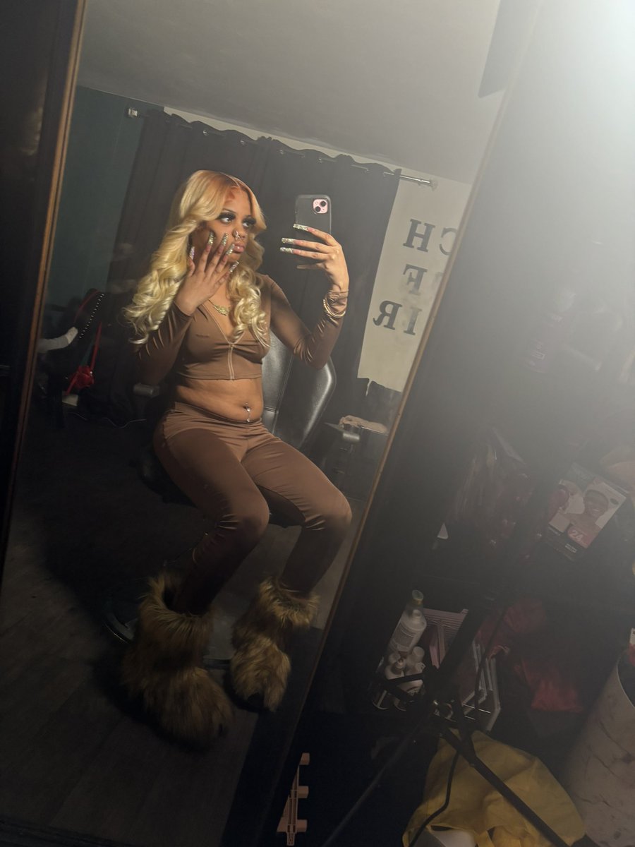 1maniya's tweet photo. teaaaa🤩 #datgirl https://t.co/Tc9wnrnWn4
