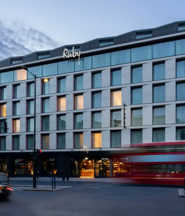 DirectorsTalk's tweet photo. InterContinental Hotels Group expands with acquisition of Ruby brand

Enhancing its urban lifestyle offerings

Click: https://t.co/ED5nUHqawG

#IHG #RNS #Stocks #InterContinentalHotelsGroup #Hotels #Hospitality #FTSE100 #Investing #RubyHotels https://t.co/PO3G4TwNgD