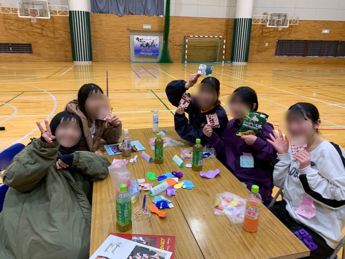 71Fps8's tweet photo. 2/11（火）にOG会が開催されました🌈

OGの皆様と一緒にゲームを行い、終始笑顔が絶えない会となりました！今年度はビンゴ大会を開催し、ドキドキワクワクの時間となりました！🎪

10名のOGの皆様、ご参加くださりありがとうございました！

 #文教大学女子バレーボール部
 #文教女バレ https://t.co/PAY0f6RIid