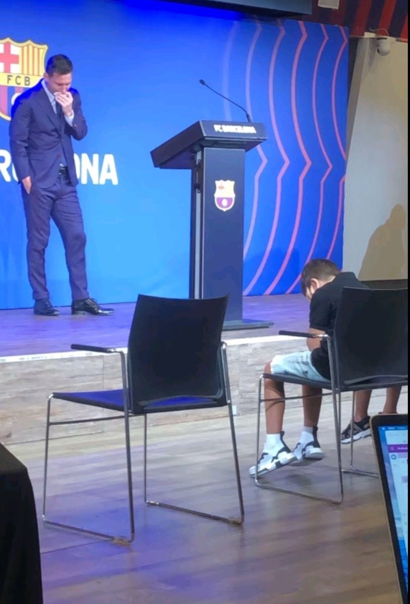 Sandalyede oturan Thiago…

Futbolun en üzücü karelerinden biri, futbolun sadece futbol olmadığını gösteren karelerinden biri…