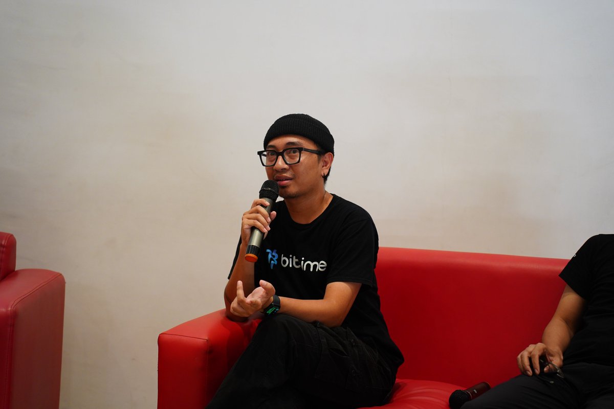 bittimexchange's tweet photo. CMO Bittime Immanuel Giras hadir dalam Diskusi Panel: Bringing Blockchain to the Masses in Indonesia yang diadakan di Universitas Pembangunan Jaya di akhir pekan kemarin!

Big thanks buat Indonesia Hacker House yang diadain sama @mantanetwork @mantanetwork_id dan @blockdev_id , termasuk juga sama partner-partner hebat yang hadir di acara ini! 

🎙️@cici_investasi
🎙️Immanuel Giras (@bittimexchange)
🎙️@ItsAsih (@BlockchainIndo) 
🎙️Wasis (BLOCKTOGO) 

Let's build the future of Indonesia together! 🚀

#MantaIndoHackerHouse #bulanliterasikripto