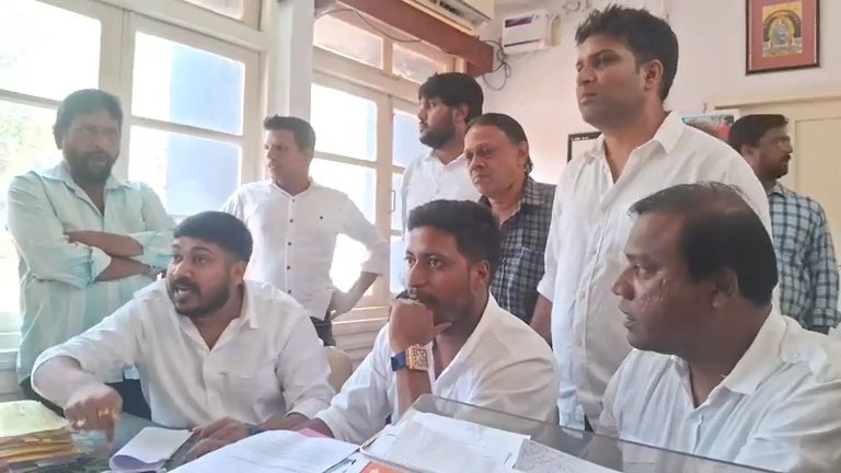 A Congress delegation met with the Sr. Superintendent of the Dept. of Navigation, demanding increased ferry services between Betim &amp; Panjim due to the closure of the old Mandovi Bridge. #Goa #FerryServices #MandoviBridge
