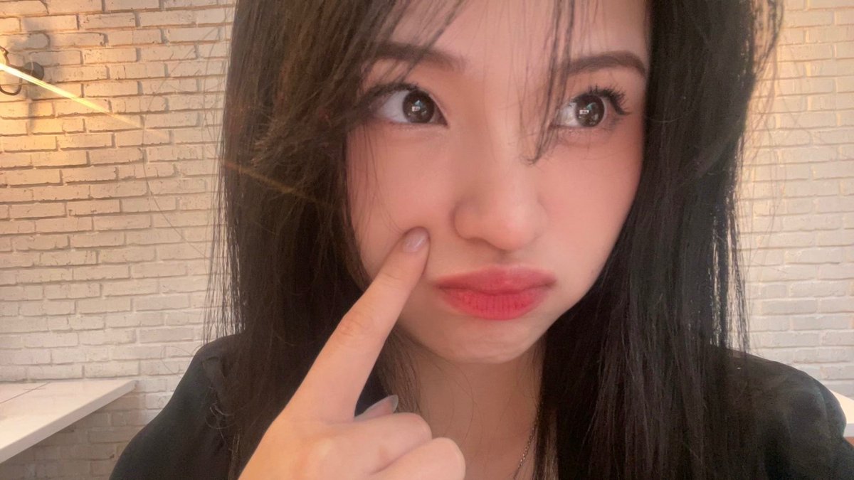 Y_CynthiaJKT48's tweet photo. Temenin revisian, mau? https://t.co/dsCrgHtjW5