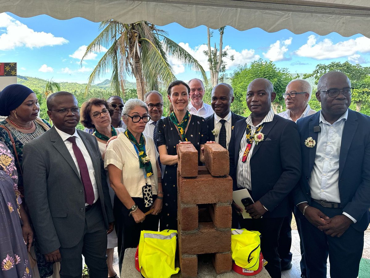 Pose de la première pierre du futur pôle médico-social de l’<a href="/Alefpa_Asso/">ALEFPA</a> ! 

Ce projet offrira 45 places pour enfants et 11 pour adultes polyhandicapés d'ici 2027, dans le respect de l’environnement.

En attendant, l’équipe SAYIDIWA accompagne plus de 40 personnes à domicile,