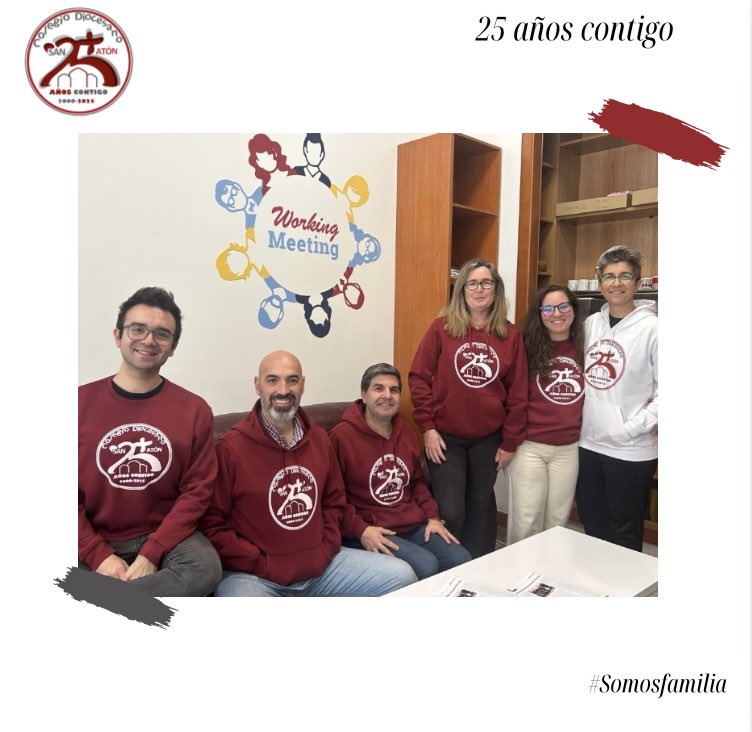 cdsabadajoz's tweet photo. Alumnos y profesores visten los colores del CDSA en su 25º aniversario ❤️

Sudaderas y camisetas con el logo del colegio para mostrar que seguimos creciendo juntos. Aunque aún tenemos algunas sorpresas más. 

#25añoscontigo https://t.co/FBd90tSiU2