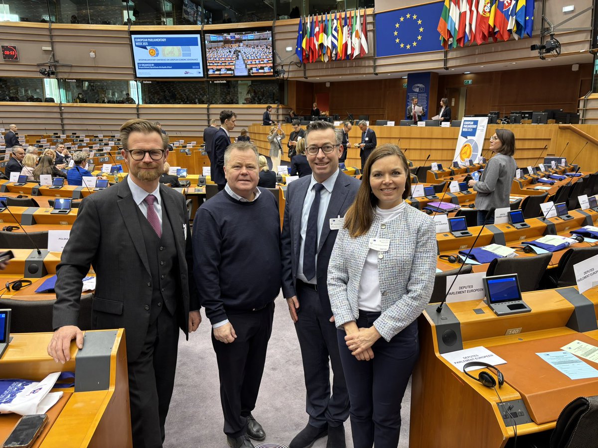 I Bruxelles er vi klar til endnu en dags indsats på Danmarks og <a href="/folketinget/">Folketinget</a>’s vegne <a href="/LouiseElholm/">Louise S. Elholm</a> <a href="/HansAndersenV/">Hans Andersen (FinansHans)</a> <a href="/Henrikm86712011/">Henrik møller</a> #dkpol