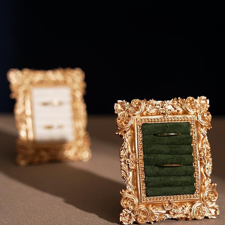 ManusxMachina's tweet photo. Antique Picture Frame Accessories Display 
https://t.co/j1qrLfeBZ3 
ゴージャスな装飾が施された金色の額縁のアクセサリーディスプレイ。ベルベット調のクッション生地にリングやピアスをできるようになっています。バロック調の雰囲気があり、まるで美術品のようにディスプレイできます。 https://t.co/MXgdFFTlpP