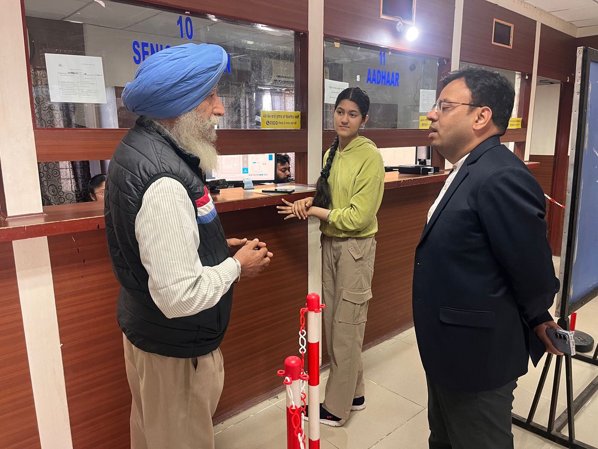 ਅਧਿਕਾਰੀ ਤੇ ਕਰਮਚਾਰੀ ਲੋਕਾਂ ਨੂੰ ਰੋਜ਼ਮੱਰਾ ਦੀਆਂ ਸੇਵਾਵਾਂ ਸਰਲ ਤਰੀਕੇ ਨਾਲ ਪ੍ਰਦਾਨ ਕਰਨਾ ਯਕੀਨੀ ਬਣਾਉਣ- ਡਿਪਟੀ ਕਮਿਸ਼ਨਰ

ਸੇਵਾਵਾਂ ਪ੍ਰਦਾਨ ਕਰਨ ਵਿਚ ਬੇਲੋੜੀ ਦੇਰੀ ਬਿਲਕੁਲ ਬਰਦਾਸ਼ਤ ਨਹੀਂ ਹੋਵੇਗੀ

ਸੇਵਾ ਕੇਂਦਰ, ਫਰਦ ਕੇਂਦਰ ਤੇ ਤਹਿਸੀਲ ਵਿਖੇ ਕੰਮਕਾਜ਼ ਦੀ ਸਮੀਖਿਆ
#kapurthala 
<a href="/PbGovtIndia/">Government of Punjab</a>