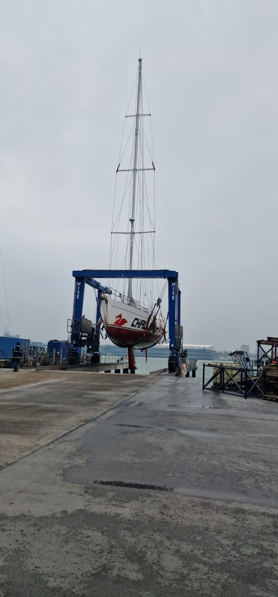 The dragon rises out of the water! It's maintenance time in Gosport. It takes both financial and human resources to make this happen. Lots of work to be done as our galley and saloon will be removed ready for our survey.