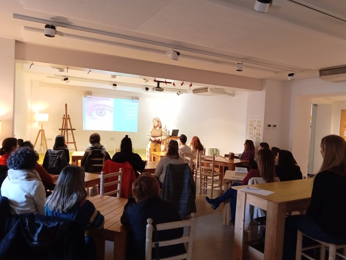 📣Maria Helena Tolosa, psicopedagoga i formadora, va oferir una ponència en què va compartir eines per fomentar una sana autoestima, la qual és la base d'una bona salut mental. 

📚 La pròxima xerrada serà el 30 de març amb Cristina Aulet.

ℹ️  culturallagostera.cat
