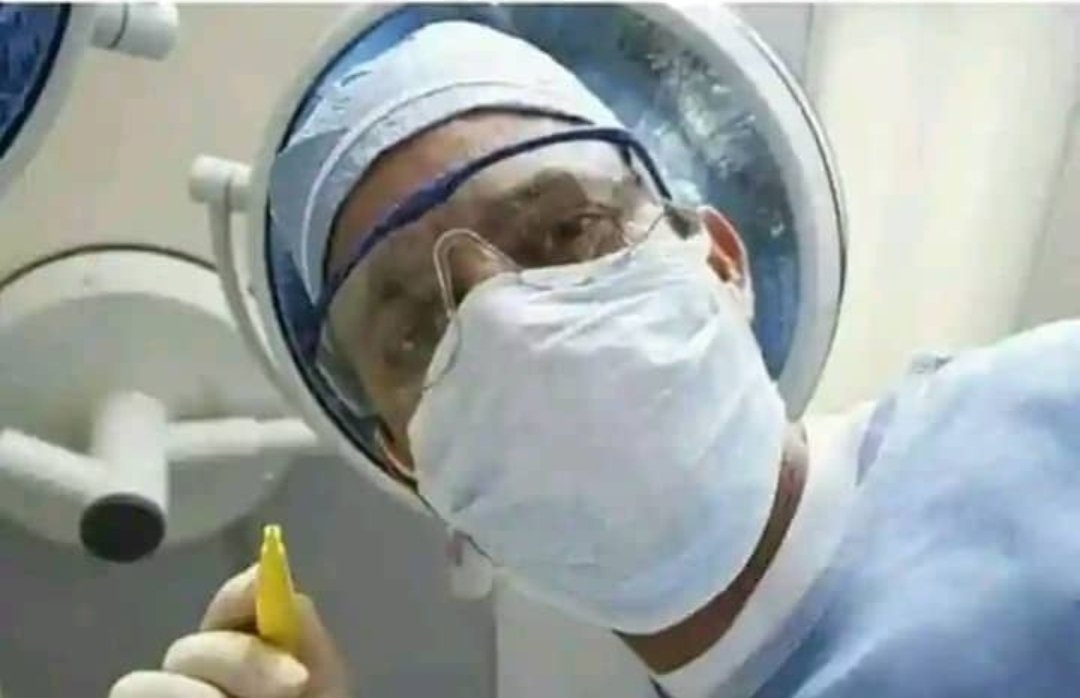 Palms_Tv's tweet photo. Doctor: Relax David, it's just a small surgery, don't panic 

Me: Doctor, my name isn't David 

Doctor: I know...I am David https://t.co/SPfUjfXcNv