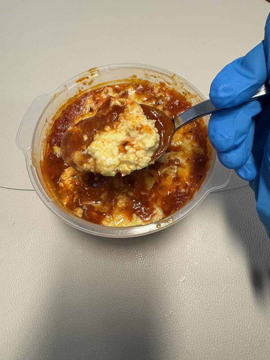 Happy48791's tweet image. ✨두부그라탕✨

평점: 9.5/10

전자레인지 가능 용기에 두부 반모 으깨주고 토마토소스 덮어주고 치즈로 마무리하고 전자레인지에 5분 돌려주면 끝이오. 간을 따로 하지 않아도 맛있고 간편하며 단백질이 많기에 추천하오. 꼭 해먹으시오.