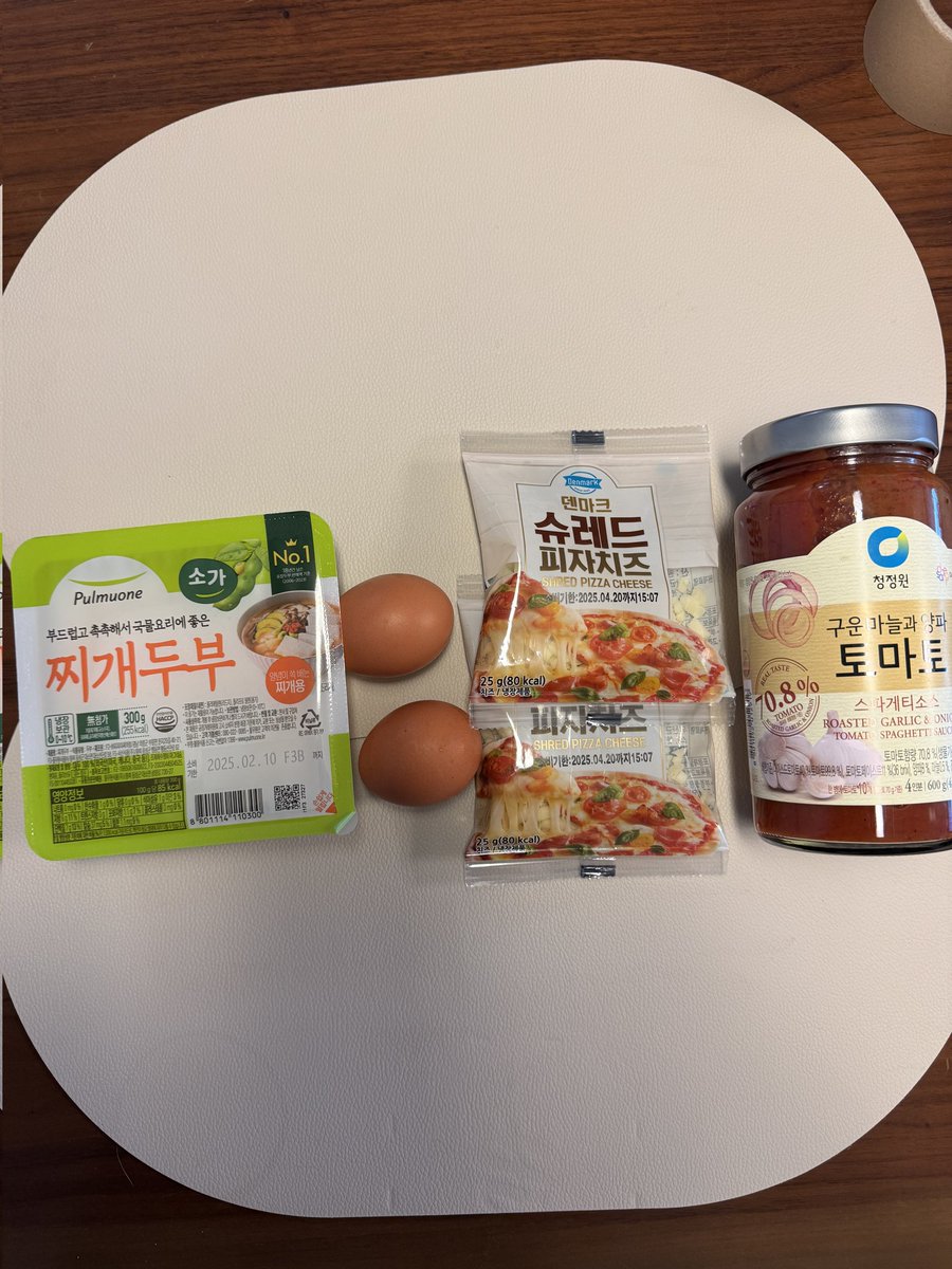 Happy48791's tweet image. ✨두부그라탕✨

평점: 9.5/10

전자레인지 가능 용기에 두부 반모 으깨주고 토마토소스 덮어주고 치즈로 마무리하고 전자레인지에 5분 돌려주면 끝이오. 간을 따로 하지 않아도 맛있고 간편하며 단백질이 많기에 추천하오. 꼭 해먹으시오.