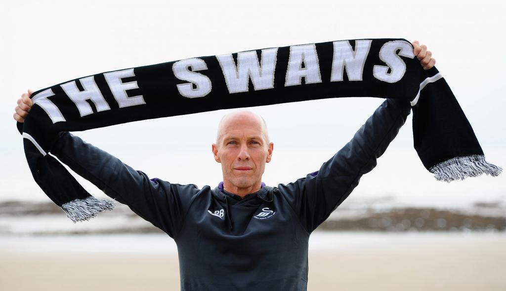 Fast_ManRover's tweet photo. @ggregg11 think this man is in line for the new Swans job pal.... #superswans #swans #gethimbackin https://t.co/TLE4DTwFZ0