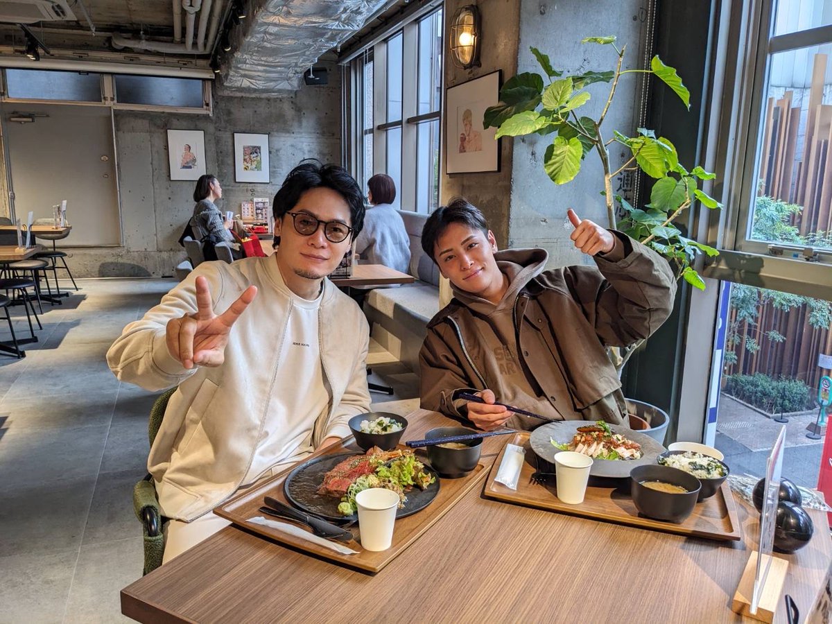 JttCafe's tweet photo. 飯田さんと咲人さんが遊びに来てくれました！美味しいと大絶賛ありがとうございます😊 https://t.co/Chr9JW5TCO