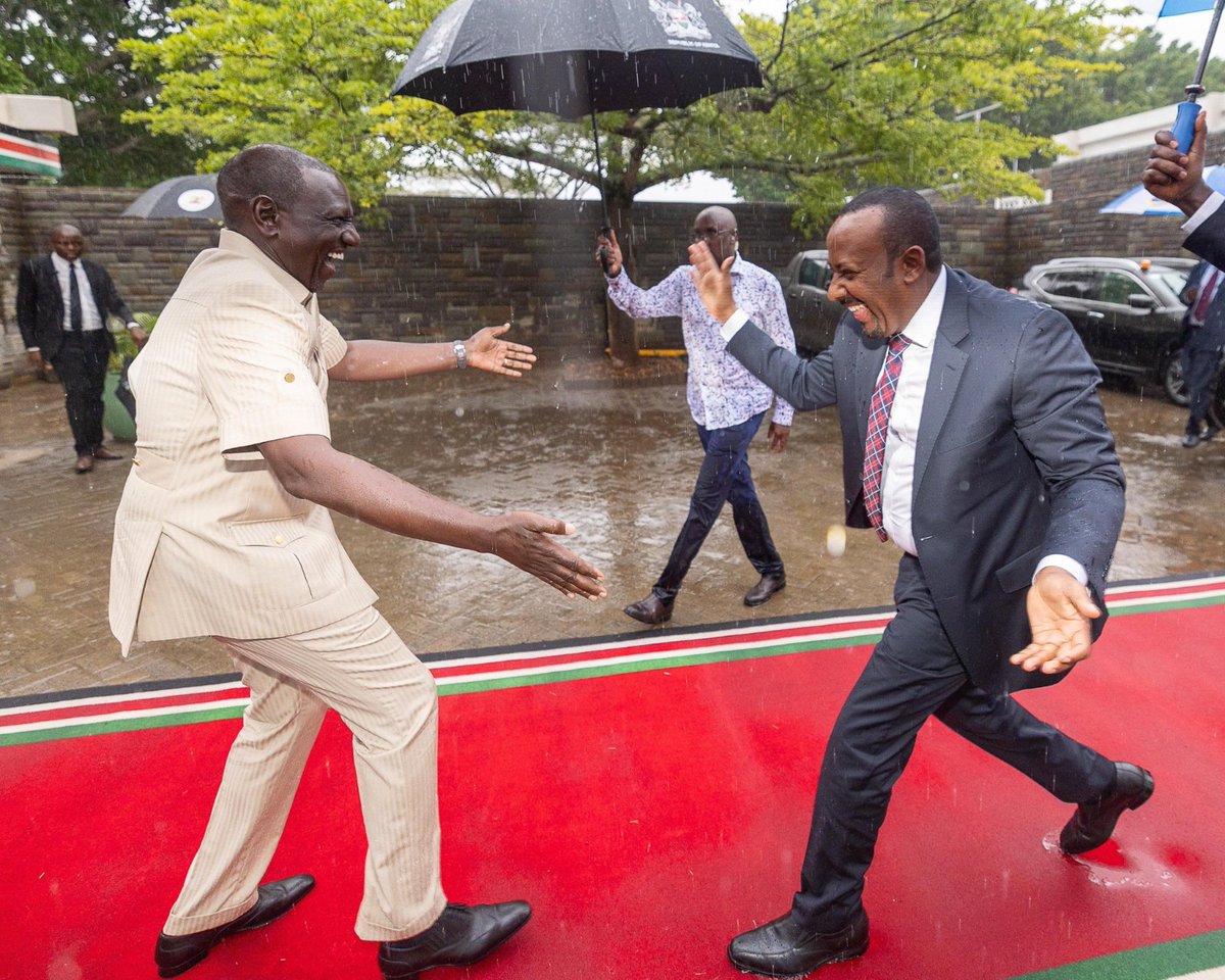 dadjokesKE's tweet image. Scenes Safaricom wakiona stammerer wawili wanaArgue kwa call