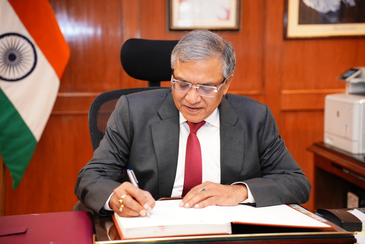 AmarKant_00001's tweet photo. Election Commissioner Shri Gyanesh Kumar appointed as the Chief Election Commissioner of India with effect from 19.02.25
#SupremeCourt #cheifelectioncommissioner
#leaderofopposition https://t.co/XVg7OQ04WM