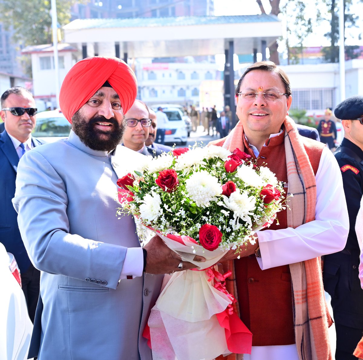 pushkardhami's tweet image. माननीय राज्यपाल महोदय @LtGenGurmit जी (से.नि.) के अभिभाषण से पूर्व विधानसभा भवन में उनका स्वागत और अभिनंदन किया। राज्यपाल महोदय ने अपने अभिभाषण के दौरान प्रदेश सरकार द्वारा विगत वर्ष में किए गए उल्लेखनीय विकास कार्यों का संक्षिप्त विवरण प्रस्तुत करते हुए आगामी वित्तीय वर्ष…