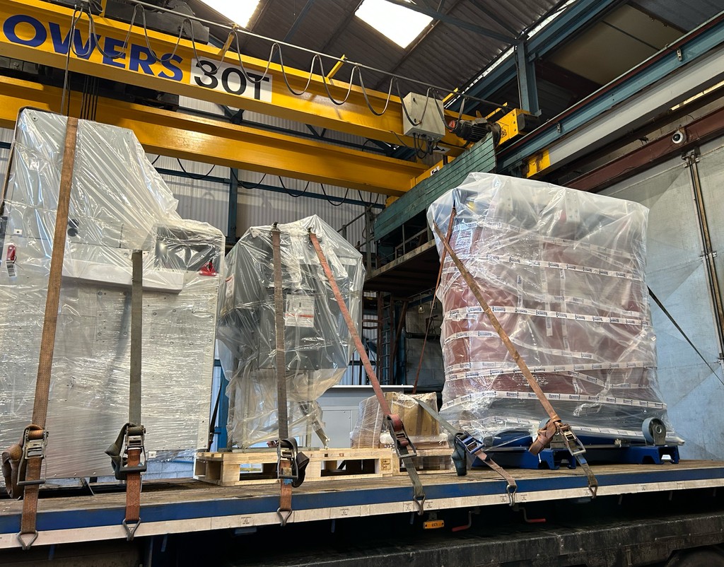 BowersElec's tweet image. Leave it to the British weather to make us wrap up these beautiful cast resin transformers. 🌧 🇬🇧

You can find out more about cast resin transformers on our website here.

bowerselec.co.uk/transformers/c…

#transformers #castresin #britishweather