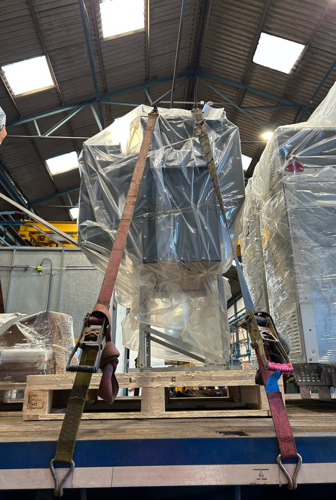 BowersElec's tweet image. Leave it to the British weather to make us wrap up these beautiful cast resin transformers. 🌧 🇬🇧

You can find out more about cast resin transformers on our website here.

bowerselec.co.uk/transformers/c…

#transformers #castresin #britishweather