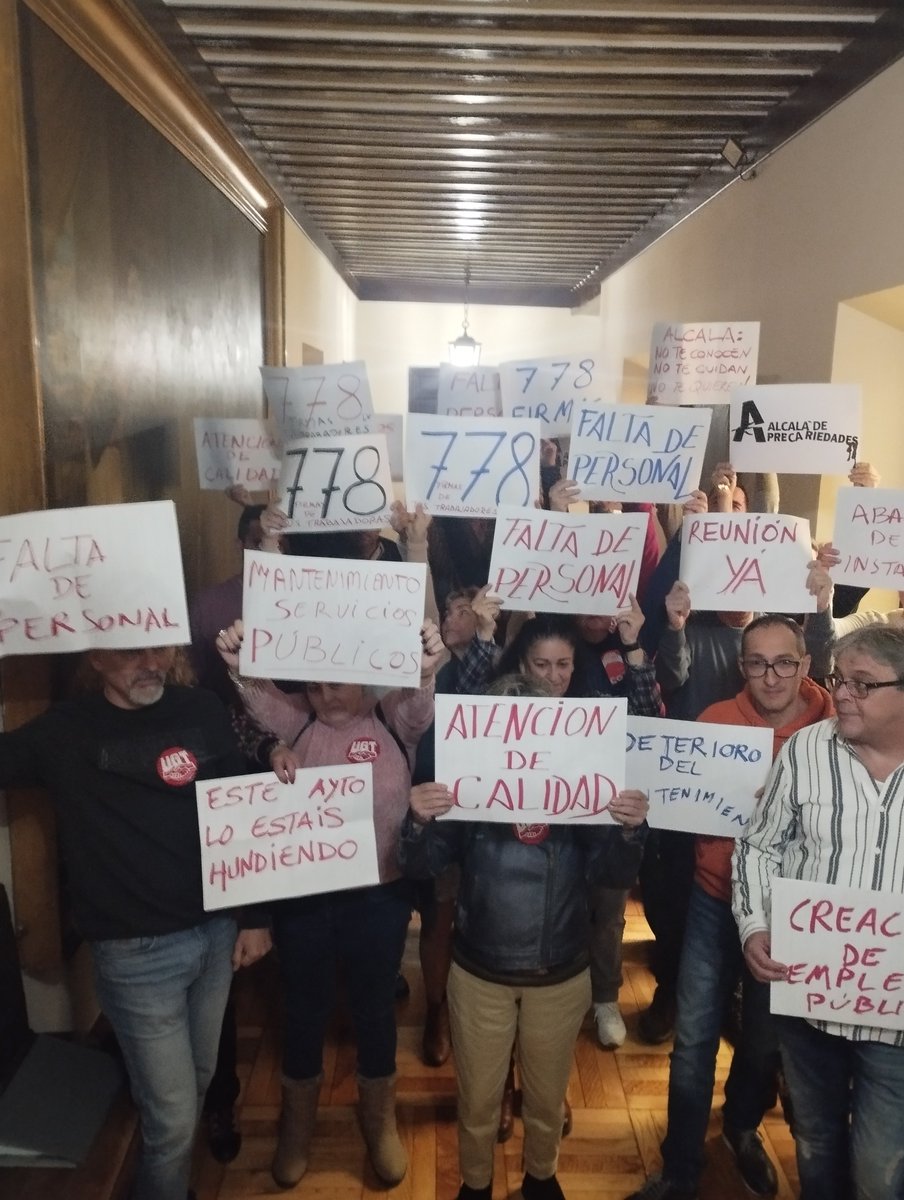 Al más puro estilo de regímenes autocráticos bananeros, nos prohíben el acceso al #PlenoMunicipal a los delegados, de todas las secciones sindicales, con cartelería en base a una orden verbal y sin normativa escrita que puedan mostrarnos.