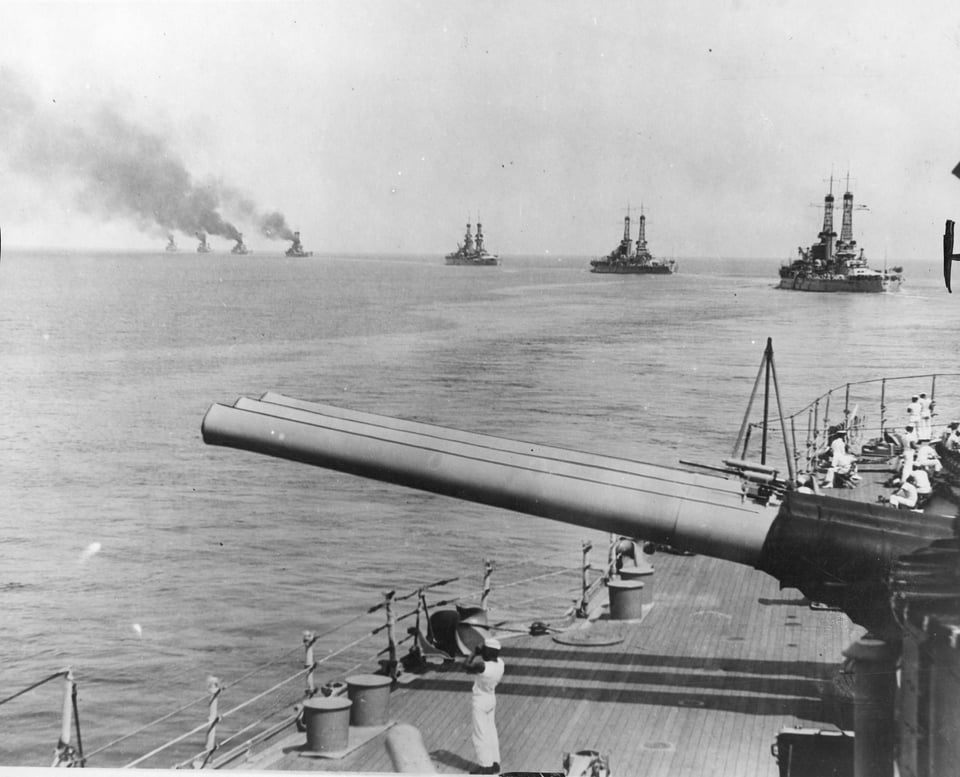 r116440's tweet photo. 🇺🇸 @USNavy View from lead #battleship of her class USS Pennsylvania (BB-38) as she follows Nevada class USS Nevada (BB-36) &amp; USS Oklahoma (BB-37) &amp; sister USS Arizona (BB-39), early 1920s #warship #navy #naval #BB38 #BB36 #BB37 #BB39 https://t.co/mPeLBibQmo