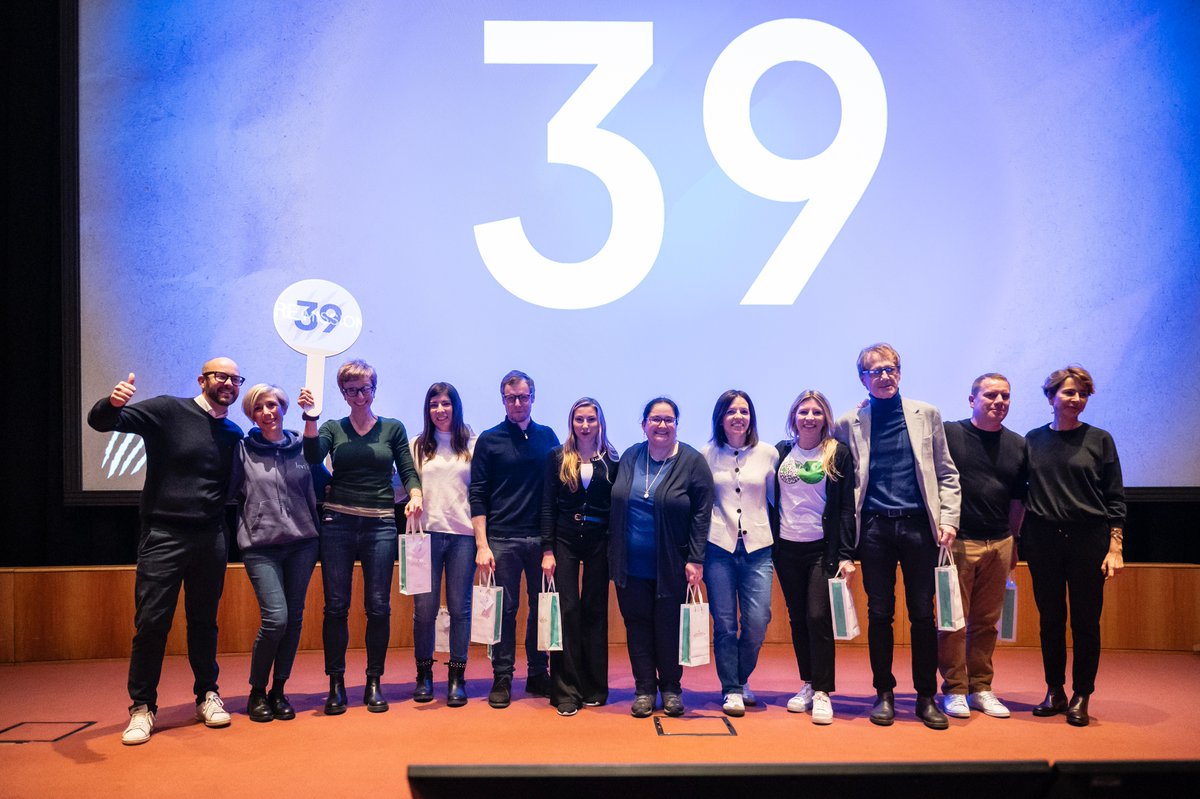 RocheItalia's tweet photo. Continuare a nutrire la nostra voglia di spingerci oltre, a imparare per fare sempre meglio.
Questo è il ‘patto’ che abbiamo stipulato in occasione della nostra Convention annuale.
Vogliamo continuare ad avere “fame di futuro”: il futuro che vogliamo costruire, insieme! https://t.co/VBswJ2ALNr