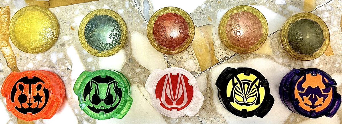 animepowers123's tweet photo. Coins galore!
#PowerRangers2017 #PowerRangersMovie
#KamenRiderGeats #仮面ライダーギーツ
#PowerCoins #IDCore https://t.co/UM2RqoqOty