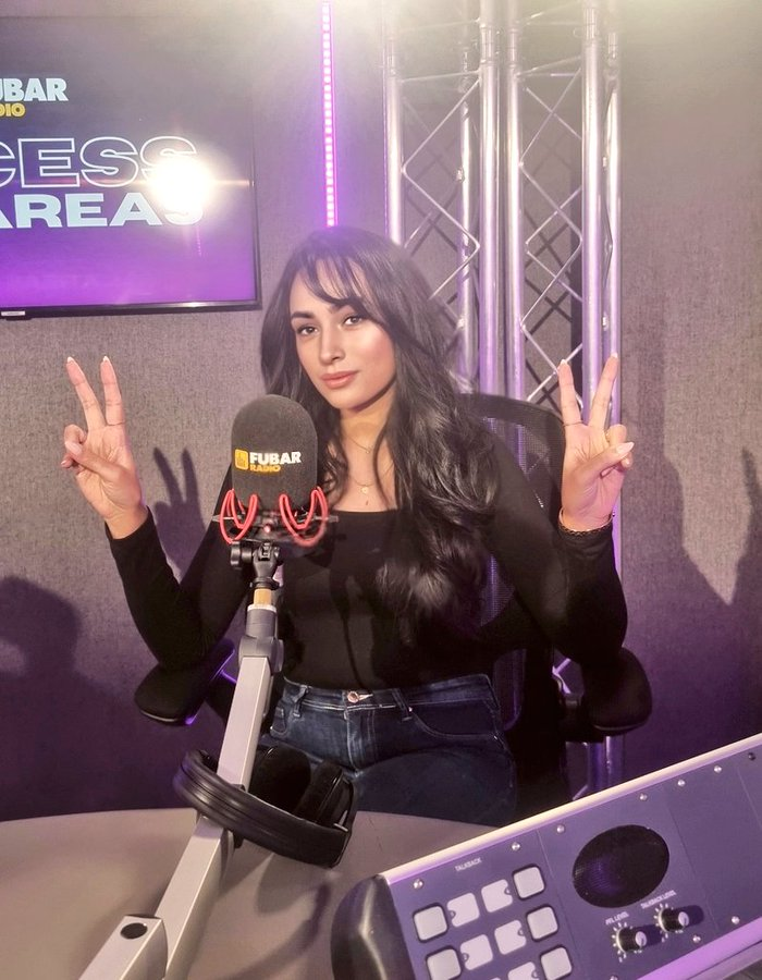 Rent-A-Muslim <a href="/Bushra1Shaikh/">Bushra Shaikh</a> must be in need of some attention as she X posted "Today I have decided to return to calling myself English because I am.  

"Born in England, makes me English."

Jesus was born in a stable, he never claimed to be a horse.